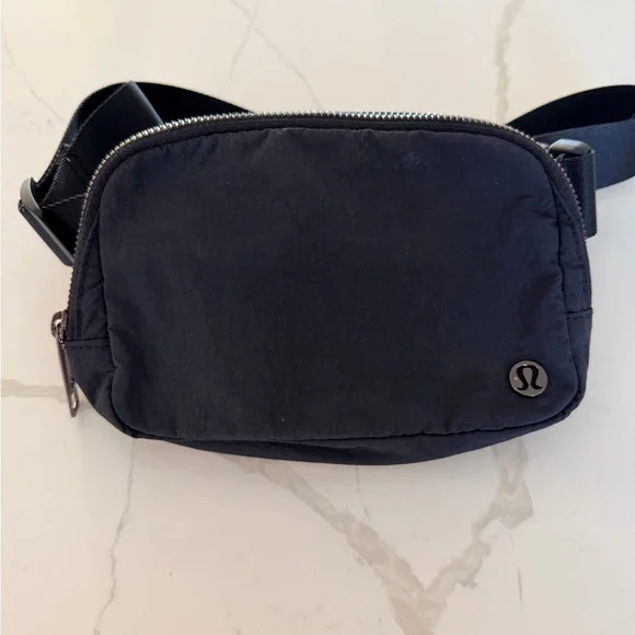 Lululemon Crossbody Bag & Card Case - Picture 13 of 16